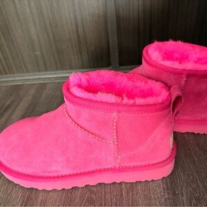 UGG women’s classic ultra mini pink